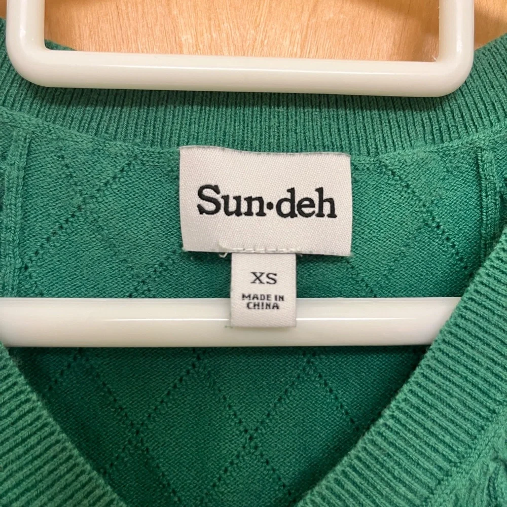 Aritzia Sun-deh Sunday Best Cropped Quinn Sweater Vest Green XS - Picture 3 of 4